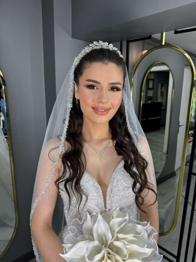 Ankara Türban Tasarım / Ankara Gelin Başı / Ankara Profesyonel Makyaj / Ankara gelin türbanı / Ankara Gelin Makyajı / Ankara gelin saç makyaj / Ankara Nişan Saç Tasarım